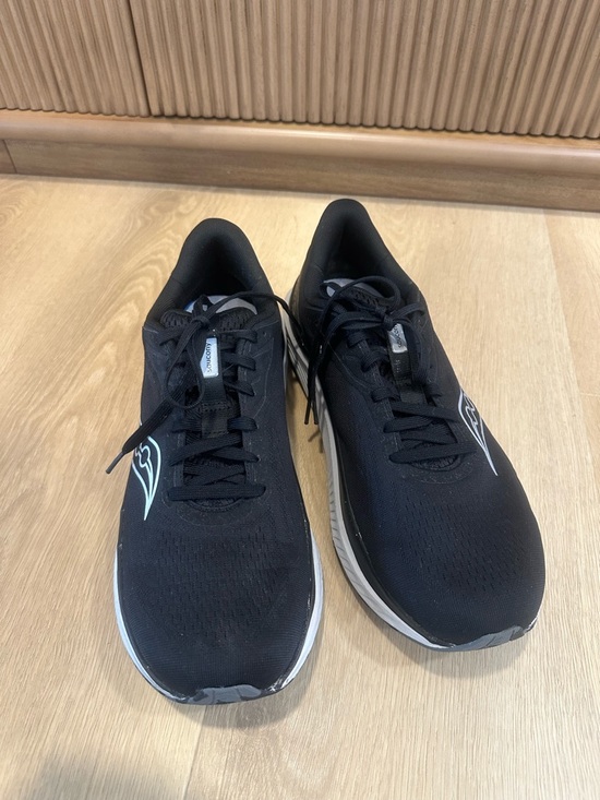 Saucony Echelon 10 running shoes Black and Gray Men’s Running Sneakers size 12 main image 4